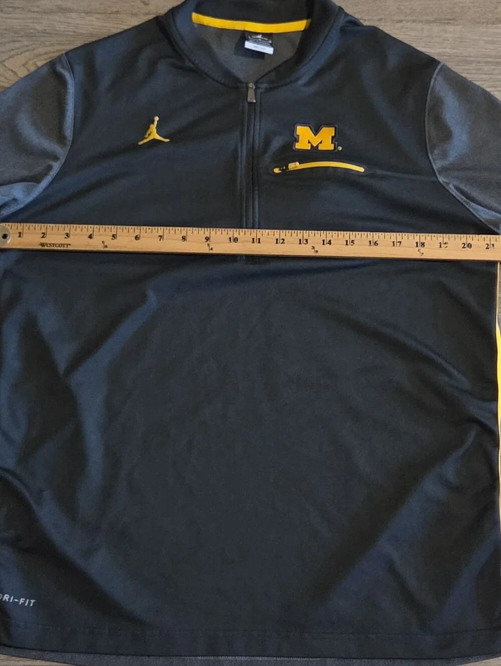 Jordan Brand University of Michigan Dri-Fit 1/4-Zip Size Large - Navy & Gold